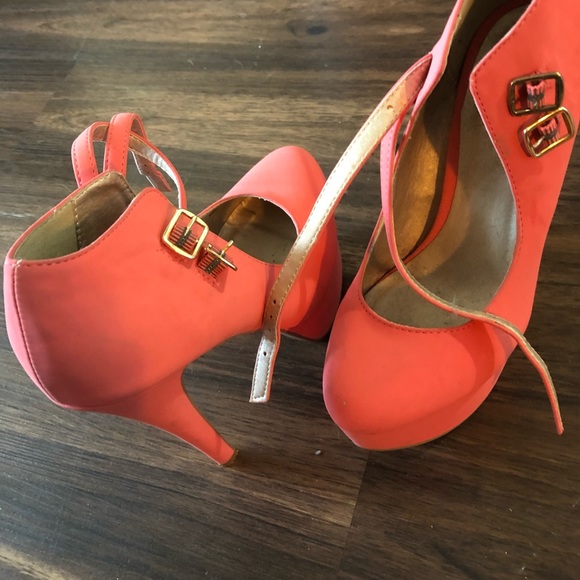 Pink Charlotte Russe heals - Picture 2 of 2